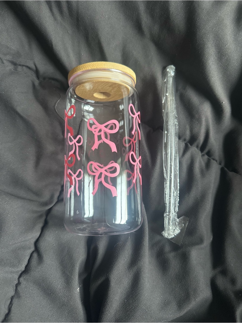 Plastic Cups with Pink Bow Design and Bamboo Lid